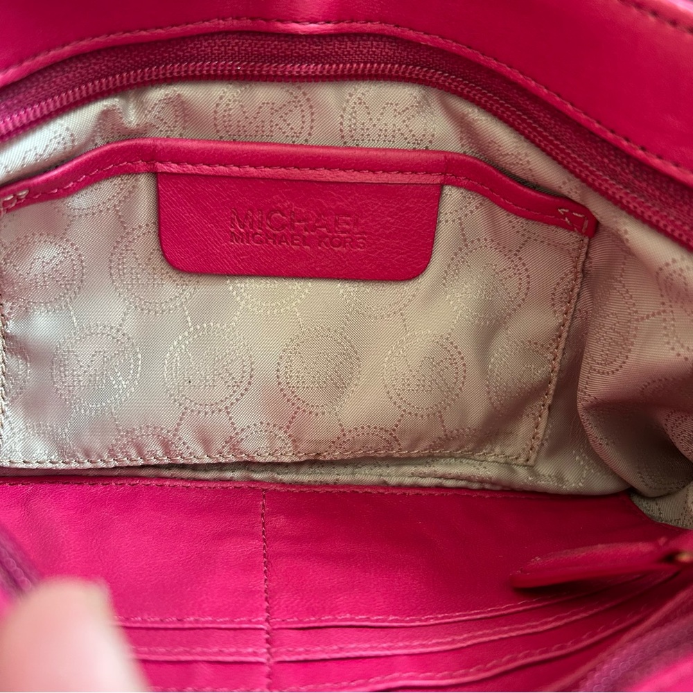 Michael Kors pink B1203 shoulder bag. - Picture 11 of 14